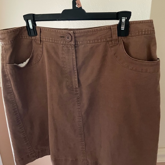 Talbots short skirt, very good used condition with lots of life left. - Picture 5 of 5